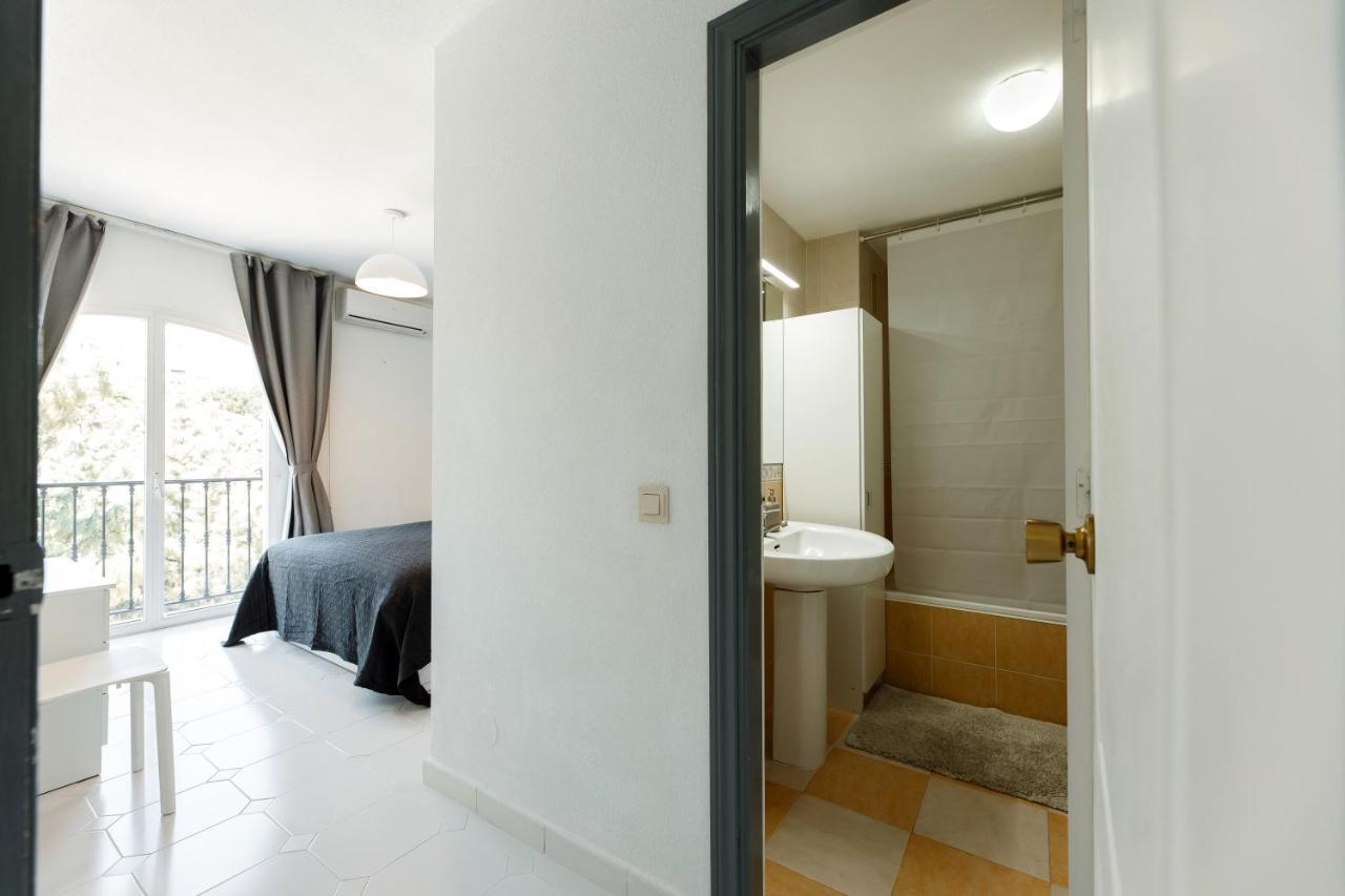 Spacious 2-Bedroom Apartment With Free Parking Sitio de Calahonda Exterior photo