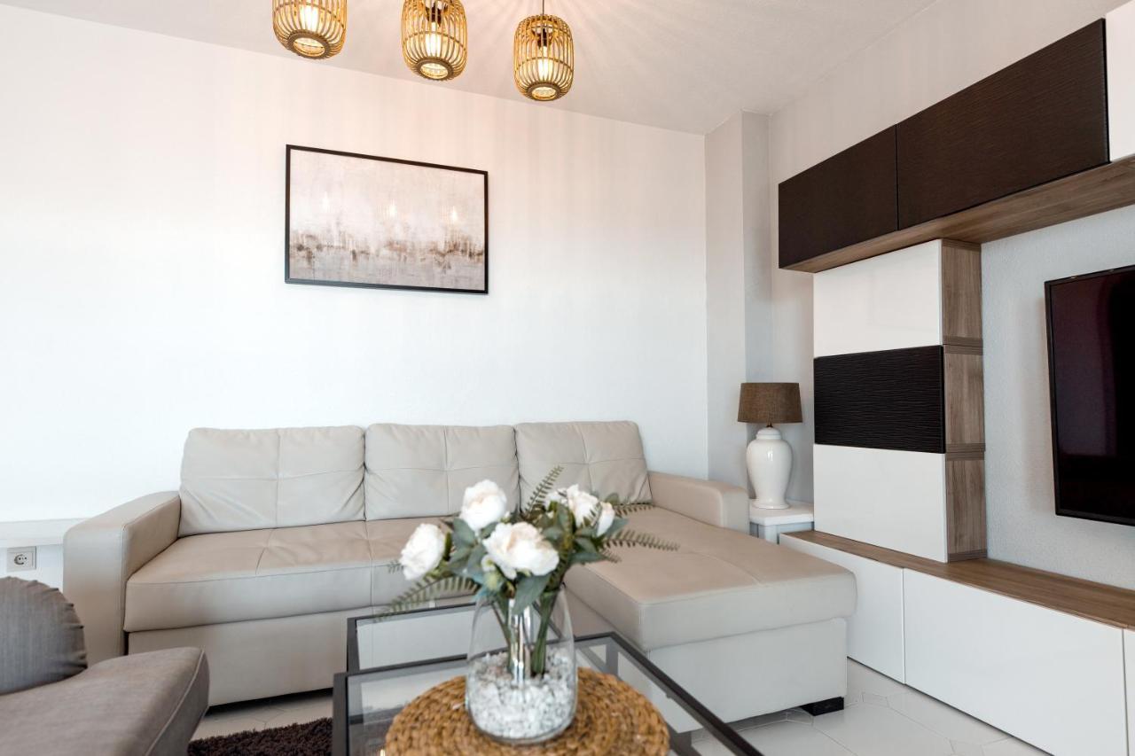 Spacious 2-Bedroom Apartment With Free Parking Sitio de Calahonda Exterior photo